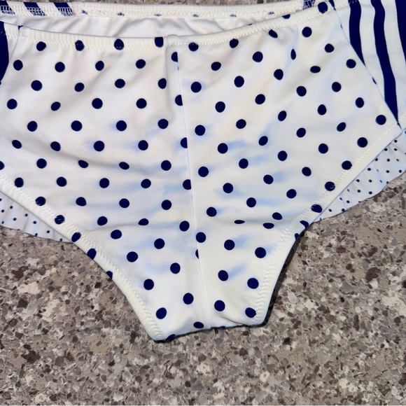 Victoria’s Secret l Polka Dot and Stripe Bikini l Cheeky Bottoms l Size: 32D/Sm - Picture 7 of 10